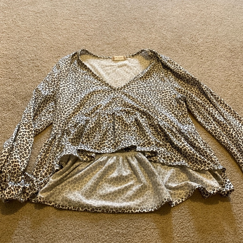 Long sleeve cropped cheetah Altard state shirt